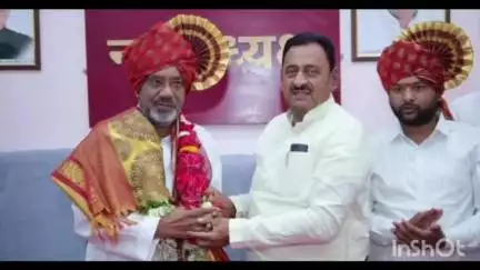 चाकूर: चाकूर नगरपालिकेच्या नगराध्यक्षपदी राष्ट्रवादीचे करीमसाहेबजी गुळवे व उपनगराध्यक्ष साईप्रसाद हिप्पाळे