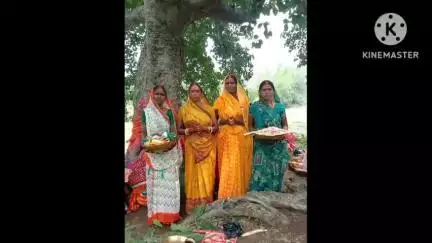 पदमा: पदमा में सुहागिन महिलाओं ने वट सावित्री पूजा की, पति की दीर्घायु की कामना की
