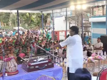 উলুবেড়িয়া ১: পৌরসভার সহযোগিতায় ও মহাকুমা তথ্য ও সংস্কৃতি দপ্তরের পক্ষ থেকে উলুবেরিয়াতে পালিত হল বিদ্রোহী কবি কাজী নজরুল জন্ম দিবস