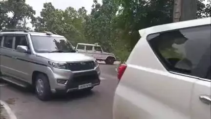 नावाडीह: कडरूखुट्ठा गांव में आदिवासी महिला को न्याय दिलाने पहुंचीं राष्ट्रीय जनजाति आयोग की सदस्या आशा लकड़ा व दिल्ली की टीम