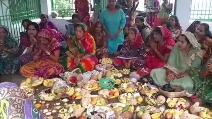 ଗୋପାଳପୁର: ସତ୍ୟନାରାୟଣପୁର ସ୍ଥିତ ରାମେଶ୍ୱେର ମନ୍ଦିରରେ ସାମୁହିକ ସାବିତ୍ରୀ ବ୍ରତ ପାଳନ କରି ପ୍ରତିକ୍ରିୟା ରଖିଲେ ମହିଳା