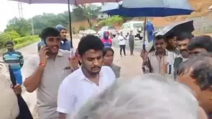 ಸಕಲೇಶಪುರ: ಸಕಲೇಶಪುರದಲ್ಲಿ ಭೂಕುಸಿತವಾಗಿರುವ ಪ್ರದೇಶಗಳಿಗೆ ಸಂಸದ ಶ್ರೇಯಸ್ ಪಟೇಲ್ ಭೇಟಿ, ಕಳಪೆ ಕಾಮಗಾರಿ ಬಗ್ಗೆ  ಗುತ್ತಿಗೆದಾರರಿಗೆ ಕ್ಲಾಸ್