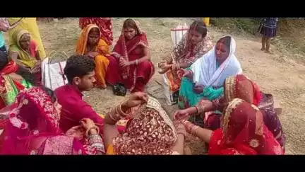 हरनौत: हरनौत प्रखंड में सुहागिन महिलाओं ने पति की लंबी उम्र के लिए धूमधाम से की वट सावित्री पूजा