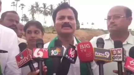 పోచంపల్లి: పిలాయిపల్లి కాలువ పనులను పరిశీలించిన ఎమ్మెల్యే అనిల్ కుమార్ రెడ్డి