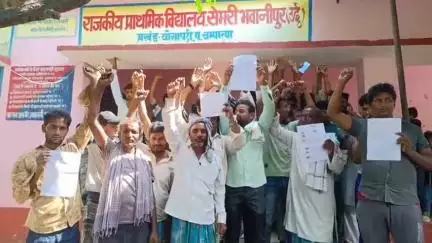 जोगापट्टी: राजकीय प्राथमिक विद्यालय सेमरी भवानीपुर उर्दू में टोला सेवक बहाली को लेकर स्थानीय ग्रामीणों ने किया प्रदर्शन #jansamasya