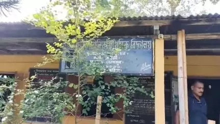 গোৰেশ্বৰ ভাগ: গোৰেশ্বৰৰ উত্তৰ চেউনী প্ৰাথমিক বিদ্যালয়ৰ জৰাজীৰ্ণ গৃহ পৰিদৰ্শন বিটিআৰৰ পাৰিষদ পৱিত্ৰ কুমাৰ বড়োৰ