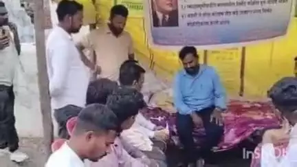 केळापूर: विविध मागण्या संदर्भात अडणी येथील युवकाचे ग्रामपंचायत कार्यालयासमोर आमरण उपोषण