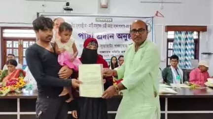 সুতাহাটা: সুতাহাটা পঞ্চায়েত সমিতির উদ্যোগে ভূমিহীন বাসিন্দাদের পাট্টা প্রদান উপস্থিত BDO