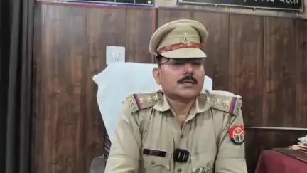 रुधौली: कल नटाई कला पहुंचकर रुधौली थाना प्रभारी पत्नी संग करेंगे कन्यादान, अग्निकांड में पीड़ित का सब कुछ जलकर हो गया था खाक