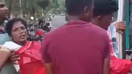 तोरपा: चुरगी में बाइक के पिछले चक्के में साड़ी फंसी, महिला गिरकर हुई घायल