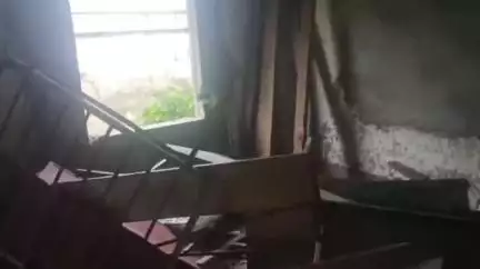 ধূপগুড়ি: মিডডে মিলের লোভে  বামনডাঙ্গা চাবাগানে তান্ডব চালিয়ে  টন্ডু টিজি ৩নং প্রাইমারি স্কুল লণ্ডভণ্ড করে দিল বুনো হাতির দল