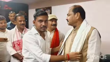 मनिका: झारखंड के पूर्व मुख्यमंत्री रघुवर दास का मनिका में आगमन, लोगों ने किया जोरदार स्वागत