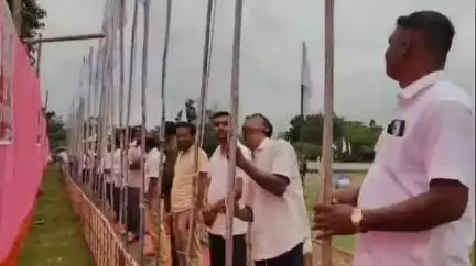 বৰক্ষেত্ৰী: নলবাৰীৰ মুকালমুৱাৰ লাৰকুছিত আমছুৰ ৪৫ সংখ্যক কেন্দ্ৰীয় শ্বহীদ দিৱস আৰু নলবাৰী জিলা সমিতিৰ শপত গ্ৰহণ