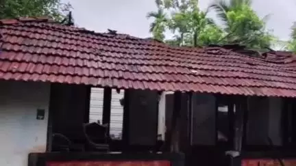 മുകുന്ദപുരം: കനത്ത മഴയില്‍ ഇരിങ്ങാലക്കുടയില്‍ വീട് തകര്‍ന്ന് വീണ് വയോധിക ഉൾപ്പെടെ രണ്ടു പേര്‍ക്ക് പരിക്കേറ്റു