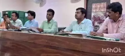 बाराहाट: बाराहाट प्रखंड सभागार में एक दिवसीय बीएलओ प्रशिक्षण कार्यक्रम का आयोजन किया गया