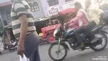 बेगमगंज: बेगमगंज नगर के रानी अवंती बाई बस स्टैंड पर खड़े वाहनों और ठेलों से यातायात प्रभावित