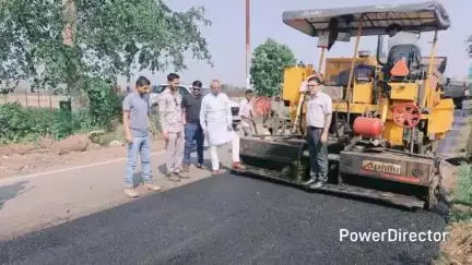 लालकुऑ: गौलापार चोरगलिया मार्ग में अलग-अलग जगहों पर क्षतिग्रस्त सड़क के सुधार का विधायक ने किया निरीक्षण