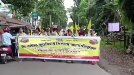 তুফানগঞ্জ ১: আবেদন করেও মিলছে না বিদ্যুতের কমার্শিয়াল মিটার, প্রতিবাদে তুফানগঞ্জ বিদ্যুৎ বণ্টন দপ্তরের সামনে বিক্ষোভ GCPA-র