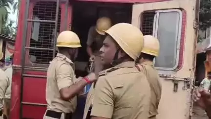 ময়নাগুড়ি: দুটি বাইকের মুখোমুখি সংঘর্ষে আহত দুই বাইক আরোহী,ঘটনাটি ঘটেছে কালীরহাট বাজার সংলগ্ন এলাকায়