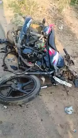 घाटमपुर मुसानगर रोड में दो मोटर साईकिल आमने सामने हुई टक्कर से दो व्यक्तियों की मौत वा दो ब्यक्क्ति गम्भीर रूप से घायल