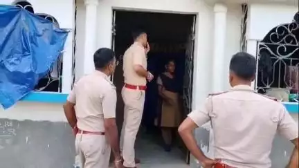 খড়গ্রাম: নগর এলাকায় গ্রেপ্তার এক বাংলাদেশী মহিলা, ভারতের আশ্রয় দেওয়ার অভিযোগে গ্রেপ্তার আরও এক মহিলা