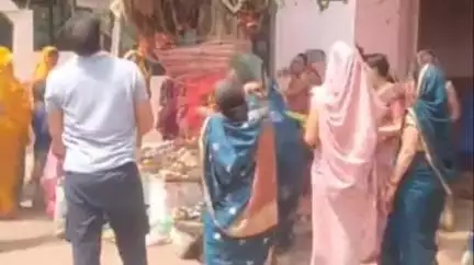 बासोदा: बासौदा में महिलाओं ने वट वृक्ष की पूजा कर पति की लंबी उम्र की दुआ मांगी
