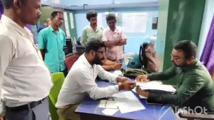 পোলবা-দাদপুর: আকনা সমবায় নির্বাচনের দাবিতে পোলবা দাতপুর ব্লক এর সি আই তথা আখনা সমবায়ের আর টি ওর সঙ্গে সাক্ষাৎ করল বিজেপি নেতারা