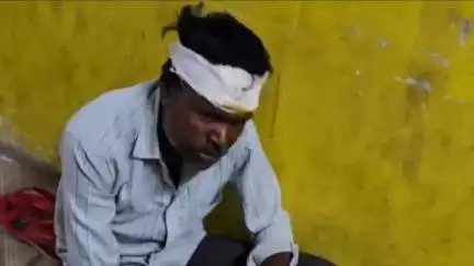 कुरई: सर्रा गांव के समीप सड़क हादसे  में बाइक सवार युवक हुआ घायल, जांच में जुटी पुलिस