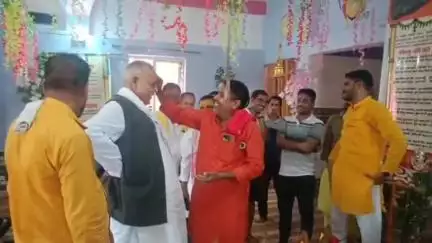 बिश्रामपुर: तोलरा में विष्णु मंदिर का वार्षिकोत्सव धूमधाम से मनाया गया, पूर्व मंत्री रामचंद्र चंद्रवंशी और विधायक हुए शामिल