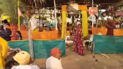 लटेरी: लटेरी के बहादुरपुर सुनखेर में 5 दिवसीय यज्ञ का आयोजन जारी, दूसरे दिन बड़ी संख्या में लोग हुए शामिल