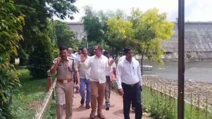 ಶ್ರೀರಂಗಪಟ್ಟಣ: ಕಾವೇರಿ ಆರತಿ ಹಿನ್ನೆಲೆ ತಾಲ್ಲೂಕಿನ ಕೆಆರ್‌ಎಸ್ ಜಲಾಶಯಕ್ಕೆ ಶಾಸಕ ರಮೇಶ್ ಬಂಡಿಸಿದ್ದೇಗೌಡ, ಜಿಲ್ಲಾಧಿಕಾರಿ ಭೇಟಿ, ಸ್ಥಳ ಪರಿಶೀಲನೆ