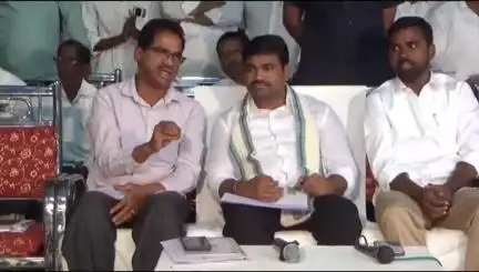 చొప్పదండి: ఇందిరమ్మ ఇళ్ల మంజూరు పత్రాలు, కళ్యాణ లక్ష్మి షాదీ ముబారక్ చెక్కులను పంపిణీ చేసిన MLA మేడిపల్లి సత్యం