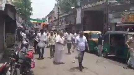 લીંબડી: શહેરના મોટા ઉપાશ્રય ખાતે થી કાળધર્મ પામનાર મહાસતીજીની પાલખી યાત્રા નીકળતા મોટી સંખ્યામાં લોકો જોડાયા હતા