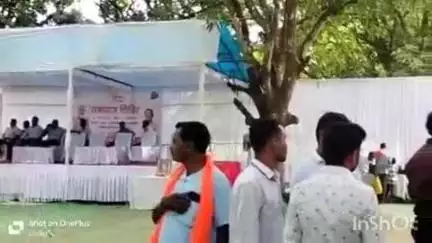 छोटे आमाबाल में समाधान शिविर का आयोजन, जनपद अध्यक्ष संतोष बघेल सहित जनप्रतिनिधि हुए शामिल