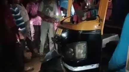 হবিবপুর: শালগমভিটা রাজ্য সড়কে অটো ও অমিনি ভ্যানের মুখোমুখি সংঘর্ষে, আশঙ্কাজনক অবস্থায় মালদা হাসপাতালে রেফার অটো চালক