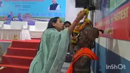 खालापूर: महिला व बालविकास मंत्री अदिती तटकरे यांच्या हस्ते खोपोलीत मुलींना दोनशे सायकलींचे वाटप