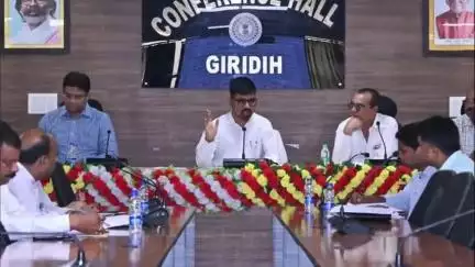 जमुआ: उपायुक्त नमन प्रियेश लकड़ा की अध्यक्षता में डीसी कार्यालय में पीएम जनमन व धरती आबा अभियान पर समीक्षा बैठक