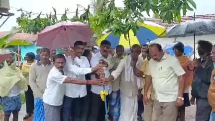 ಕೃಷ್ಣರಾಜಪೇಟೆ: ಹರಿಹರಪುರ ಗ್ರಾಮದಲ್ಲಿ 2 ಕೋಟಿ ರೂ ವೆಚ್ಚದಲ್ಲಿ ರಸ್ತೆ ಅಭಿವೃದ್ದಿ ಕಾಮಗಾರಿಗೆ ಚಾಲನೆ ನೀಡಿದ  ಶಾಸಕ ಎಚ್.ಟಿ.ಮಂಜು