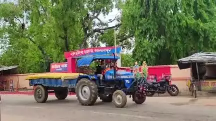 सनहौला: सन्हौला थाने के सामने अवैध बालू की गाड़ियां खुलेआम चल रहीं, पुलिस नहीं कर रही कार्रवाई