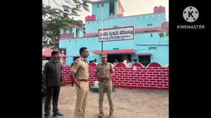 ఇల్లందు: టేకులపల్లి పోలీస్ స్టేషన్‌ను ఆకస్మికంగా తనిఖీ చేసి, అధికారులు, సిబ్బందికి పలు సూచనలు చేసిన జిల్లా ఎస్పీ రోహిత్ రాజ్