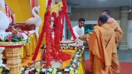 જંબુસર: જંબુસર બીએપીએસ મંદિર ખાતે અક્ષરપુરુષોત્તમ મહારાજ ને ડ્રાયફ્રુટ તુલા કરાઈ#jambusar #ન્યૂઝ