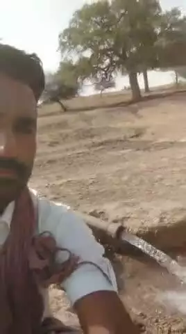 छनेरी गांव की बेरोवाली तलाब में निजि ट्यूबवेल से समाजसेवी किशोर सिंह भाटी छनेरी ने सरोवर मे पानी डाल रहें