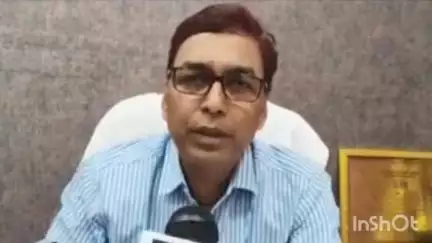 शंकरगढ़: सुशासन तिहार के तहत ढोढरीकला में पानी की समस्या दूर करने की जानकारी दी जनपद सीईओ संजय दुबे ने