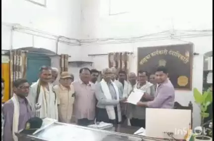 वरोरा: किसान ब्रिगेड कर्जमुक्ती टप्पा 2 अंतर्गत चळवळीतर्फे तालुक्यातील शेतकऱ्यांचे वरोरा तहसिलदारांना निवेदन