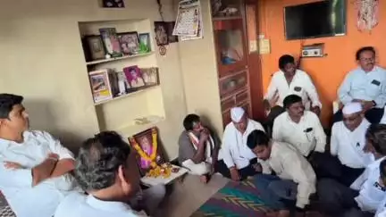 जाफराबाद: आसई येथे मयत शेतकऱ्याच्या घरी आमदार संतोष पाटील दानवे यांनी दिली सांत्वन पर भेट