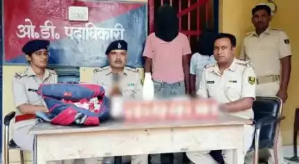 कटिहार जिला के डंडखोरा थाना क्षेत्र में कुल-11.76 लीटर विदेशी शराब के साथ 02 तस्कर गिरफ्तार I