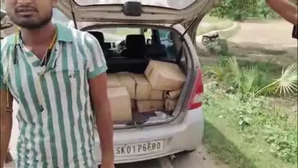 घोड़ासहन: घोड़ासहन पुलिस ने कुरनिया माता मंदिर के निकट छापेमारी कर 727 बोतल नेपाली शराब के साथ एक तस्कर को गिरफ्तार किया