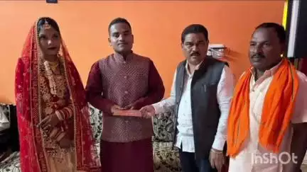 दरभा: ग्राम पंचायत टिकर धनोरा में वैवाहिक कार्यक्रम में शामिल हुए चित्रकोट विधायक विनायक गोयल