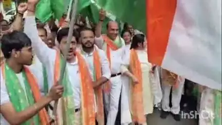 કતારગામ: અડાજણ ખાતે ઓપરેશન સિંદુર દરમ્યાન પાકિસ્તાનને જડબાતો જવાબ આપનાર સેનાના સન્માનના લઈને ભવ્ય તિરંગા યાત્રા યોજાઇ.