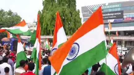 मल्हारगंज: कांग्रेस कार्यकर्ताओं ने मधु मिलन चौराहे से गीता भवन चौराहे तक निकाली 'जय हिंद तिरंगा यात्रा'